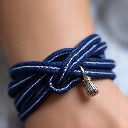Armband gemaakt van scheepstouw met een schippersknoop